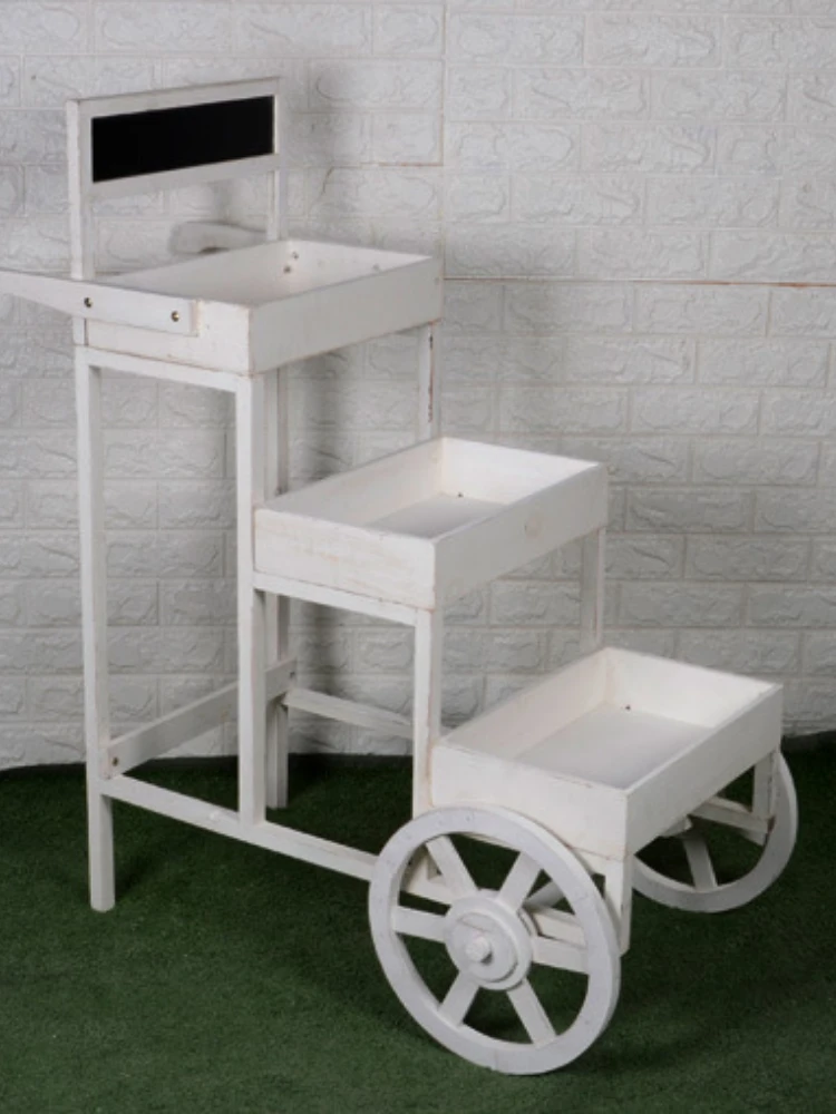 

Деревянная подставка для цветов в пасторальном стиле с большими орнаментами на полу