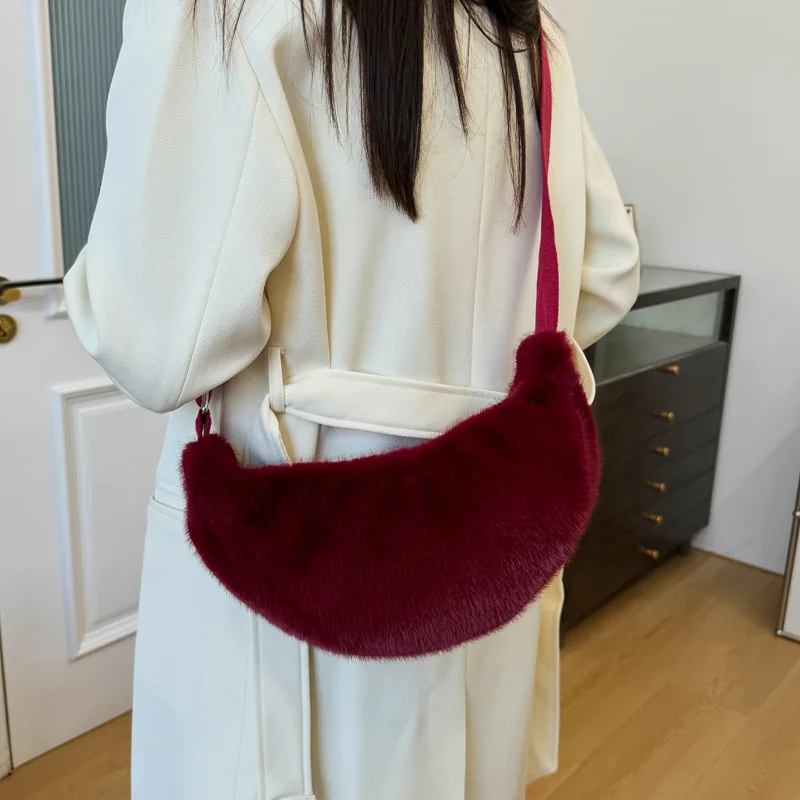 Women Crossbody Plush Bag Autumn Winter Hairy Hobo Bag Casual Versatile Shoulder Bag Fashion Lightweight Underarm Bag