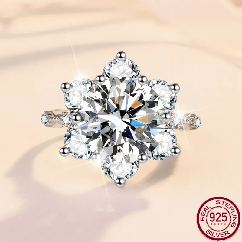 

Женское кольцо из серебра 925 пробы, с камнем