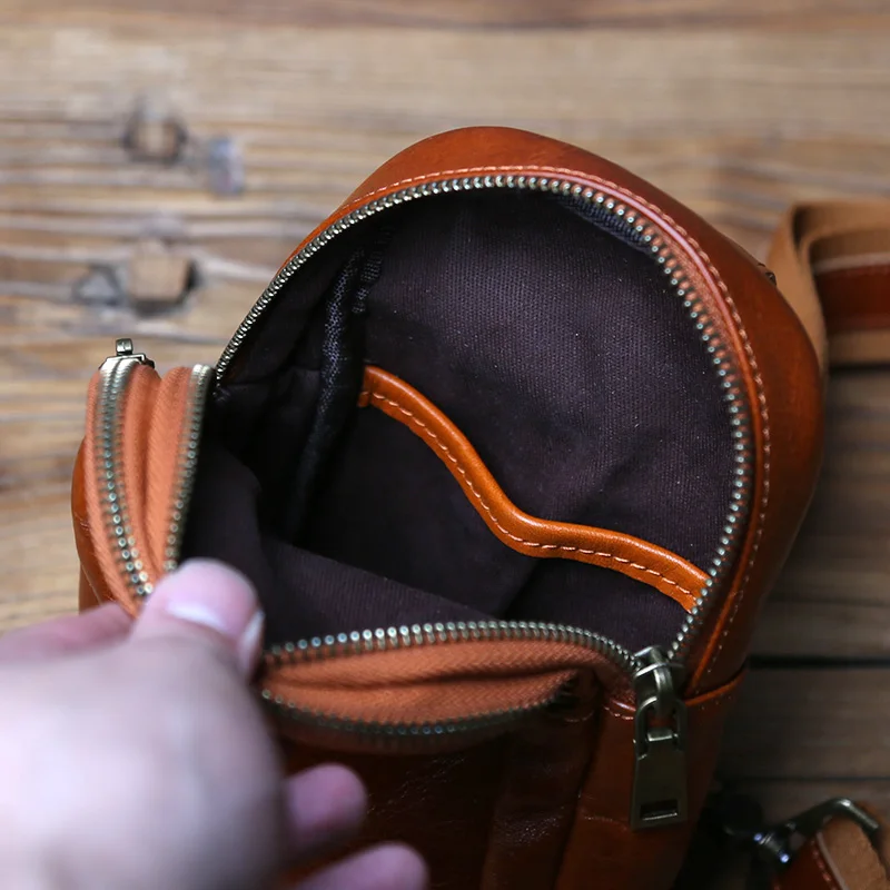 Pflanzlich gegerbtes Rindsleder Retro Herren Brusttasche Vertikale echtes Leder Mini modische einfache Umhängetasche Handytasche – Detail 11