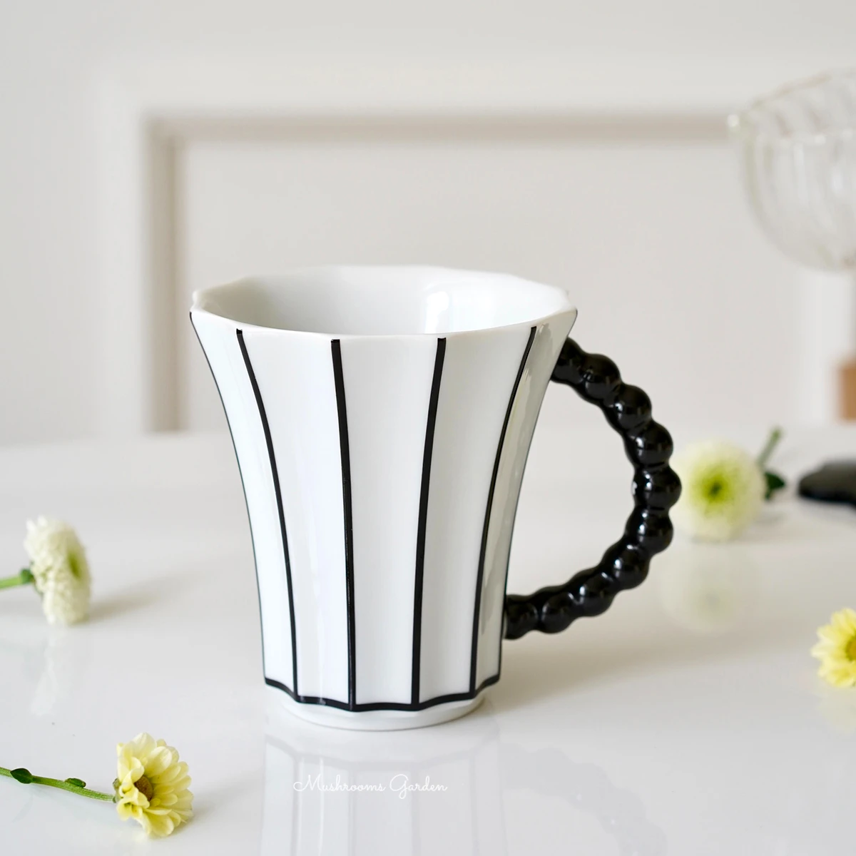 

Mushrooms Garden French Retro Simple Black and White Striped Cubism Mug Creative Ceramic Cup Men and Women Coffee Cup