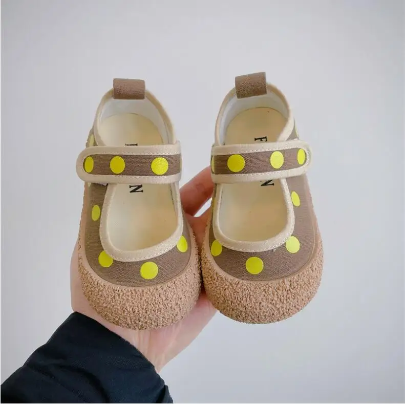 Children's Shoes Spring 2023 New Style Little Girl Soft Sole Comfortable Casual Shoes Fashion Dot Girl Canvas Shoes Khaki Pink B girl s flat shoes candy color princess little leather shoes soft bottom single shoes for kids pink beige khaki 2 12t