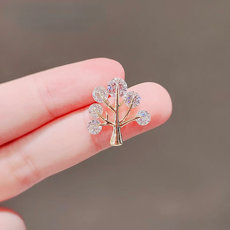 

Women's Fashion New Style Tree Brooch Small Pin Cardigan Coat Accessories