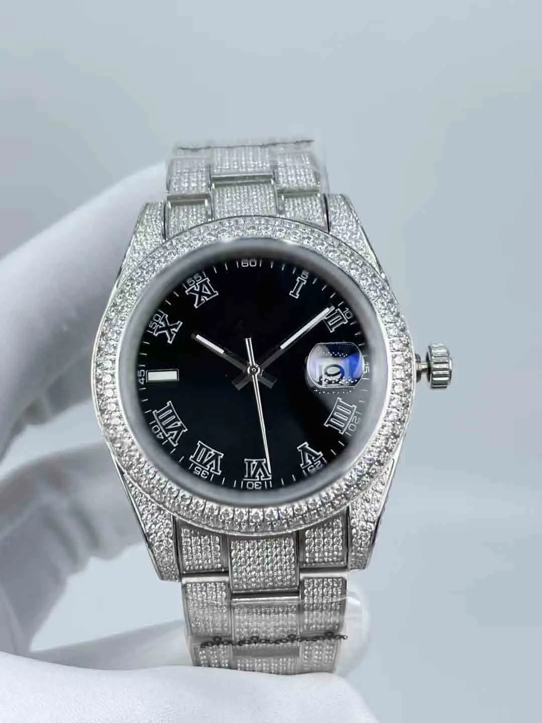 

"Luxury Watch with Mechanical Movement - Full Diamond Roman surface"