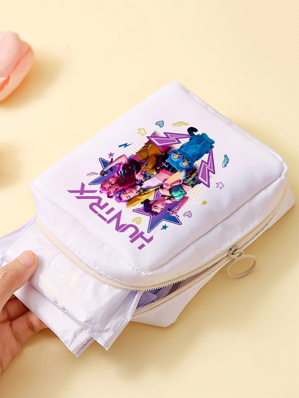 Cartoon pattern printed sanitary napkin storage bag, women's lightweight tissue bag, sanitary tissue bag