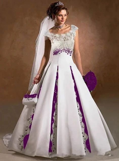 Classic A Line Embroidered Wedding Dresses Scoop Neck Lace Appliques White And Purple Bridal Gown Customized Gothic Vestido 1