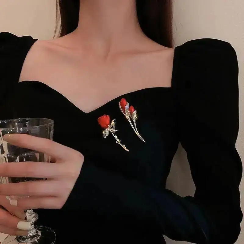 New Vintage Rose Brooch Women High-end Diamond Inlaid Flower Brooch Versatile Suit Accessories Wholesale Of Pearl Flower Brooch