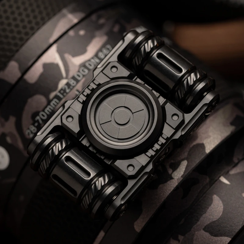 

WANWU EDC Nuclear Tank TIC Fingertip Gyro Titanium Zirconium Rotating Portable Play Decompression Gift Decompression Toys
