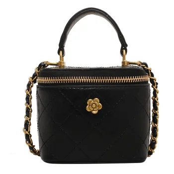 حقيبة كتف صغيرة بسلسلة معدنية 11