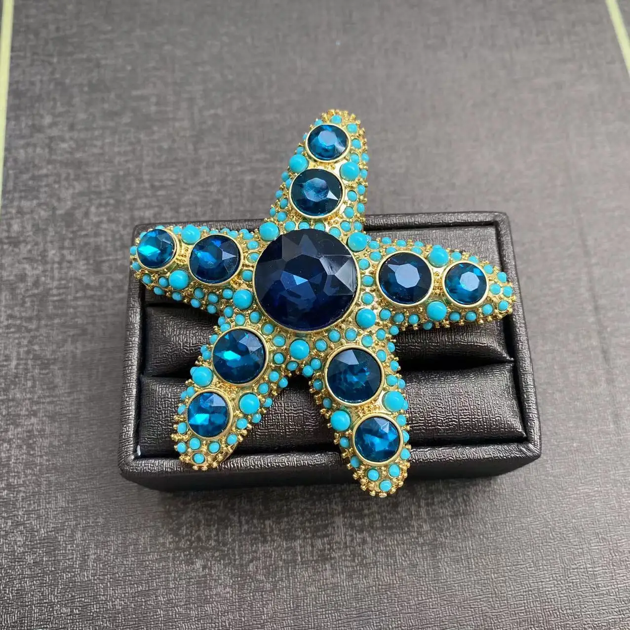 

French Romantic Fashion Light Luxury Vintage Emerald Set Starfish Brooch Women's Jewelry