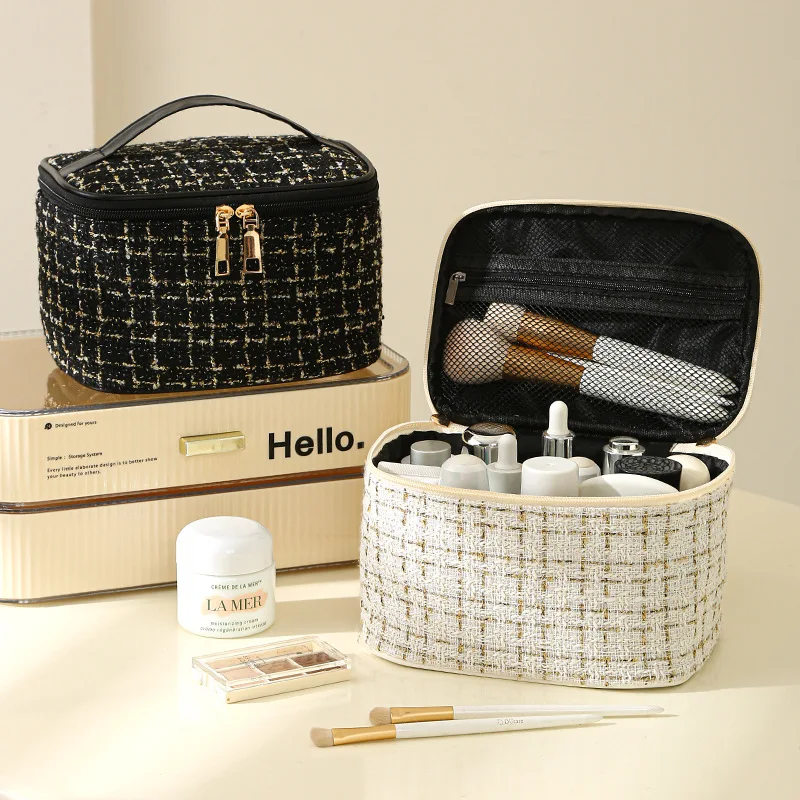 

New Makeup Bag Women's Large Capacity Plaid Travel Transparent Half Round Handheld Ins Style Wash Bag Storage Bag