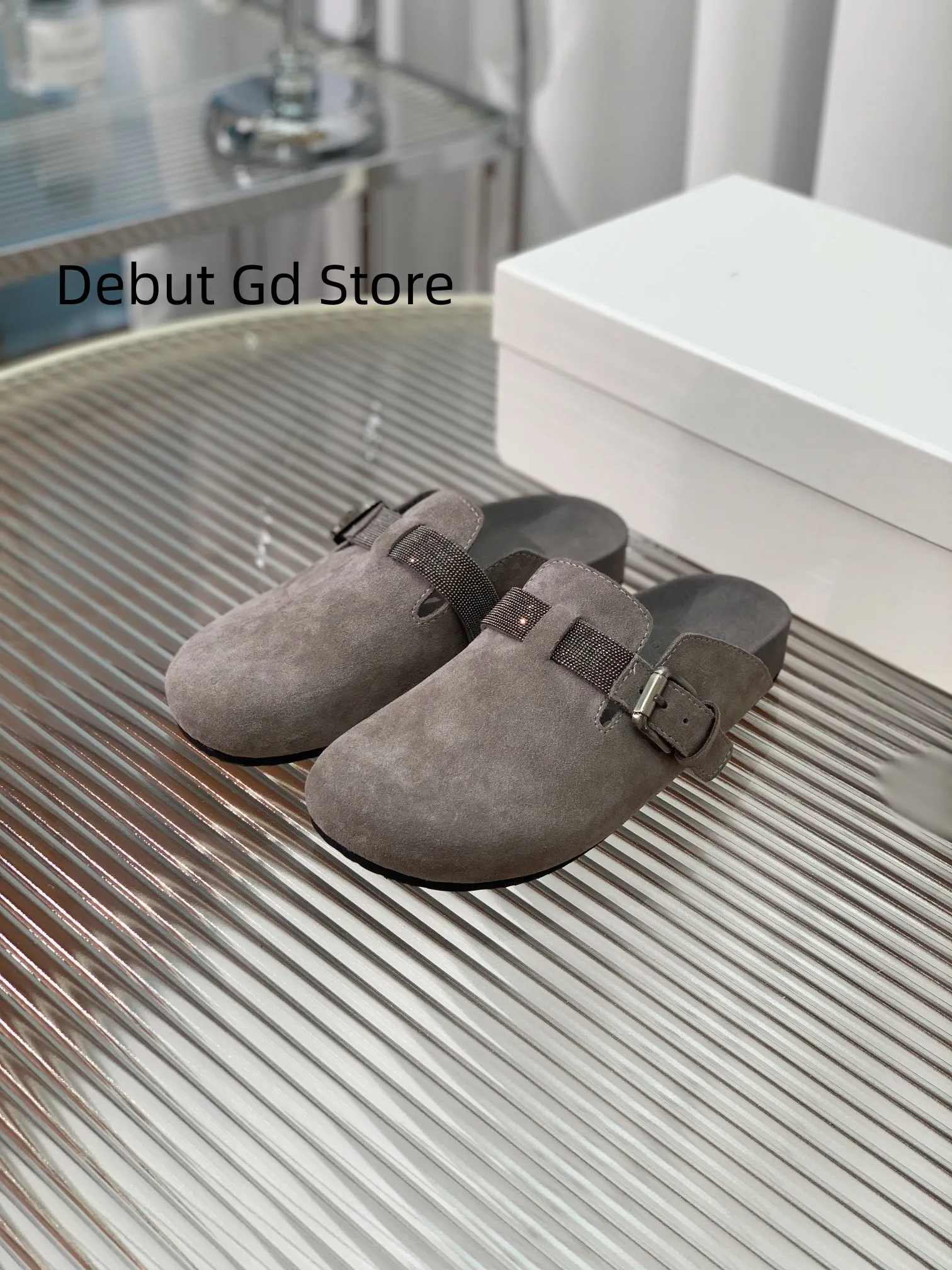 Hot Sales Flat Slippers Woman Beading Decoration Summer Shoes Cow Suede Mules Round Toe Slides Woman Modern Slippers Women