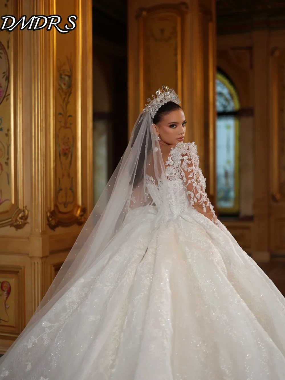 Charming Long Sleeve Bridal Gown 2025 Classic Applique Wedding Dress Shiny Elegant Beaded Floor-Length Gown Customized 4