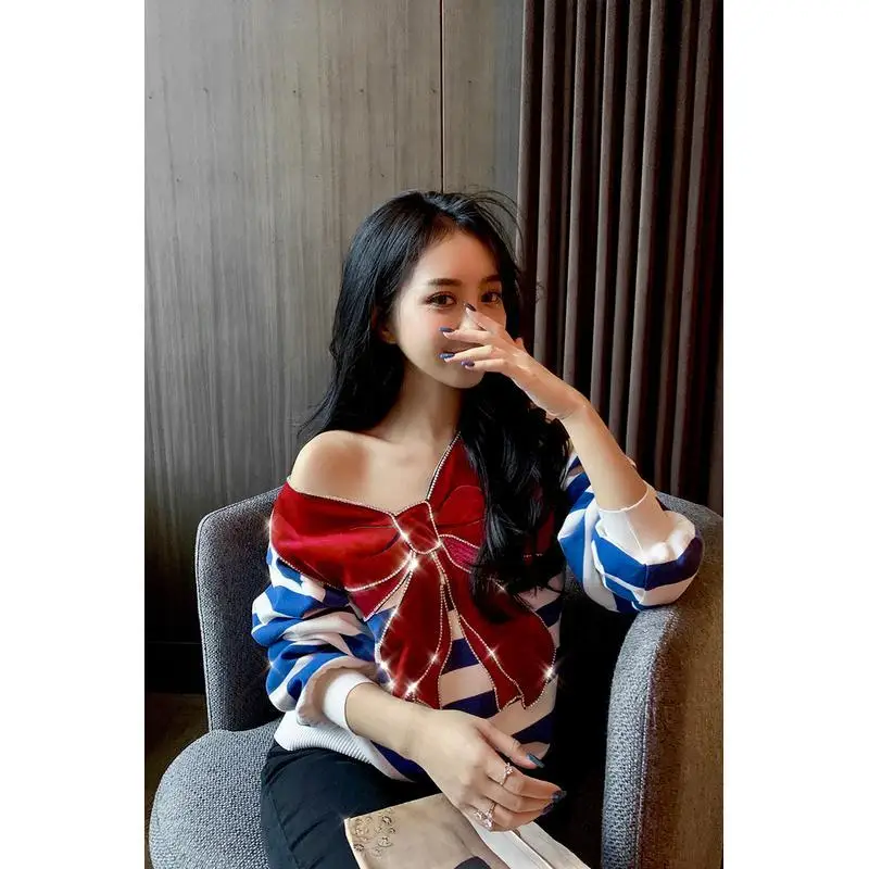 Blingbling Water Drill Red Velvet Bow Lazy Wind Loose Pullovers Top Women 2023 New Spring Age Reducing Navy Stripes Sweatshirt