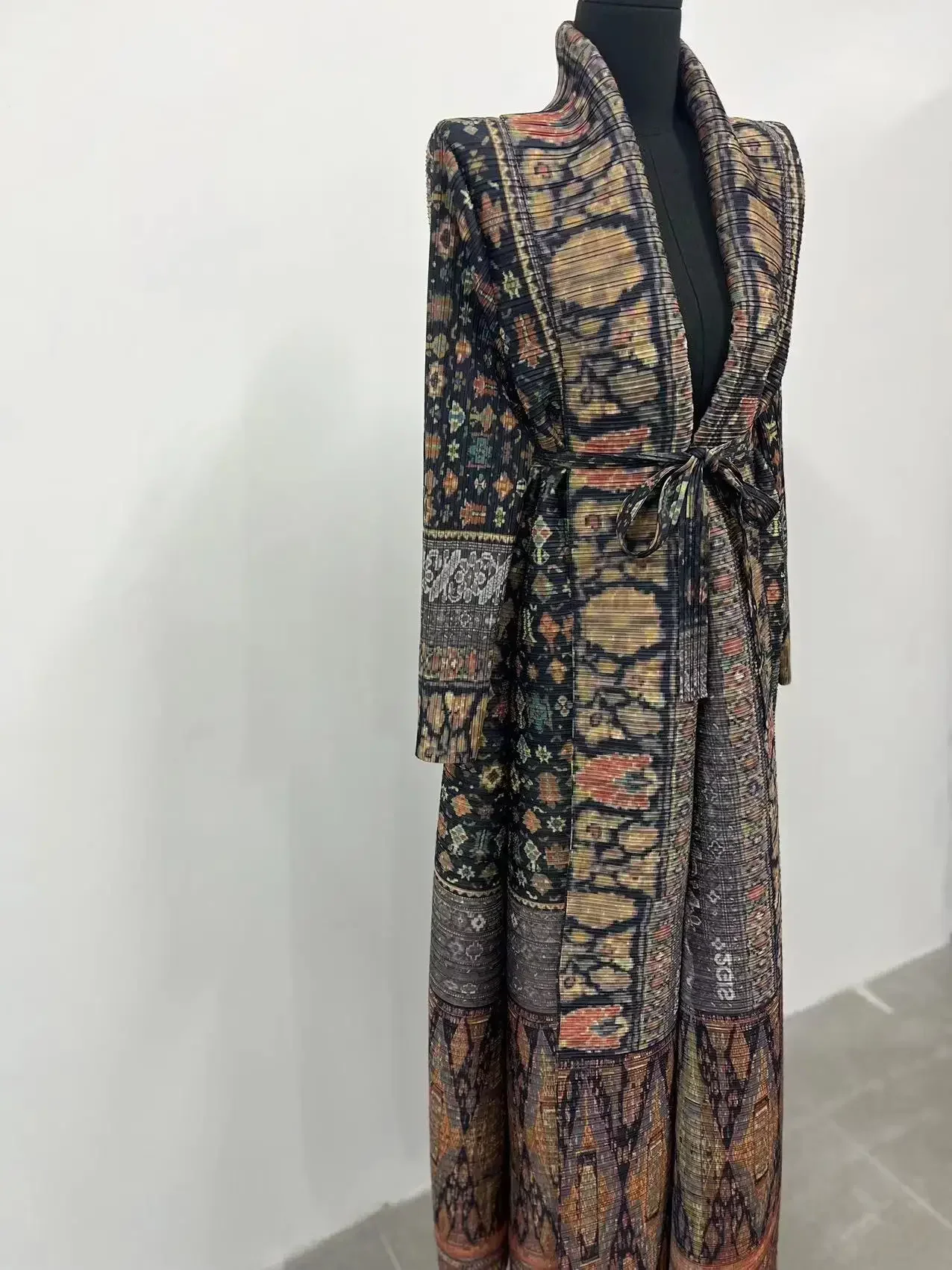 Miyake Pleated Print Foldable Collar Long Sleeved Trench Coat for Women 2024 New Winter Original Designer Fashion Cardigan Dress 4