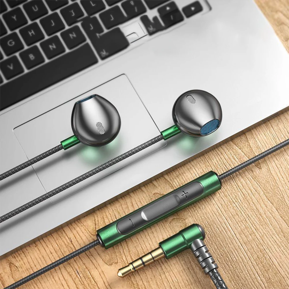 Cuffie in-ear cablate con microfono e spinotto a 90 gradi per sport_voghion.com