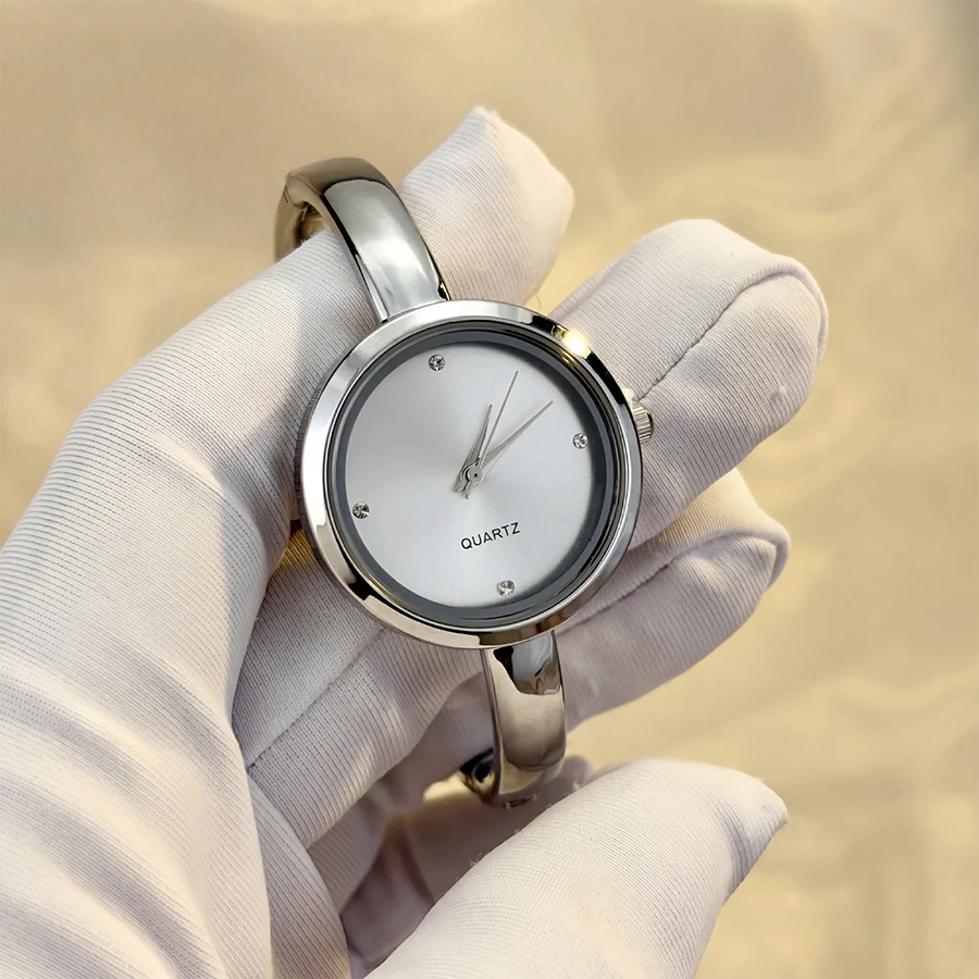 Elegant Classic Round-Face Ladies' Bracelet Wristwatch