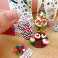 Cute 1/6 Scale Dollhouse Miniature Christmas Gift Mini Cupcake Candy Macaron for Doll House Kitchen Play Toys 1
