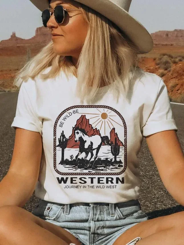 

Trendy Retro New Cute Desert Horse Women's Fun West Desert with Cowboy Pattern O-Neck Plus Size Casual Loose Printed T-Shirt.