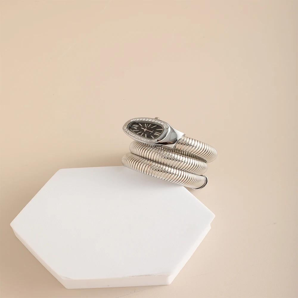 New Snake-Inspired Diamond-Embedded Ladies' Watch: Stylish and Trendy Quartz Wristwatch with Bracelet Design