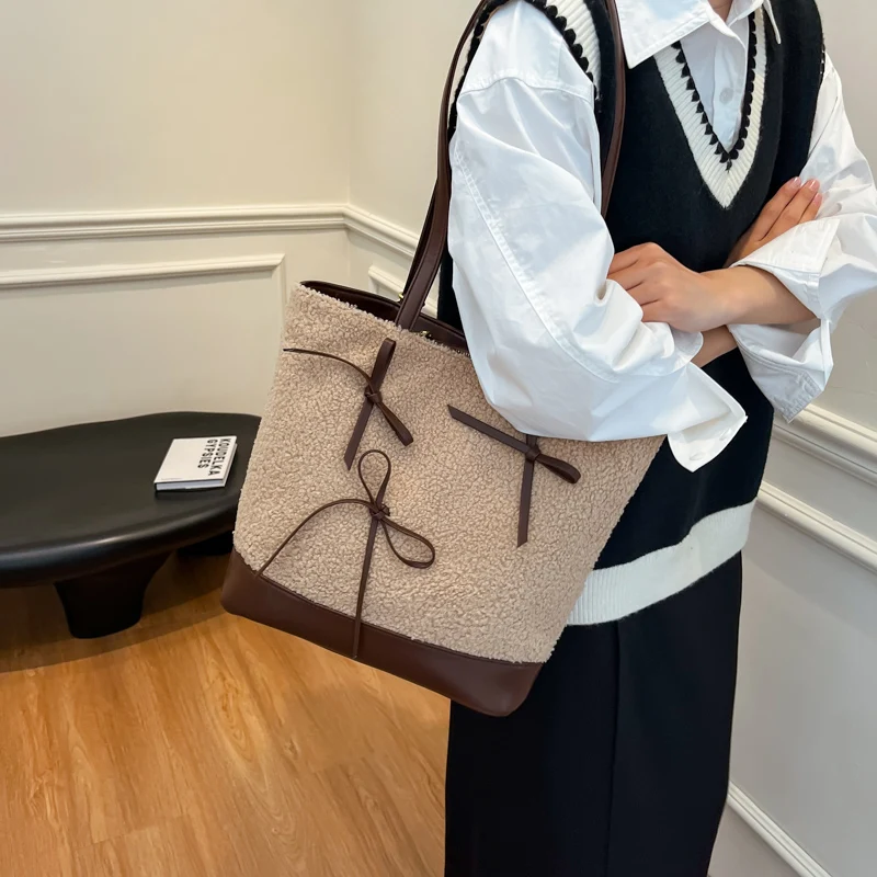 Fleece Shoulder Bag Furry Tote Bag for Women Faux Fur Handbag  Women's Backpack Fluffy Commute Shopping Bag Fuzzy Tote Bags