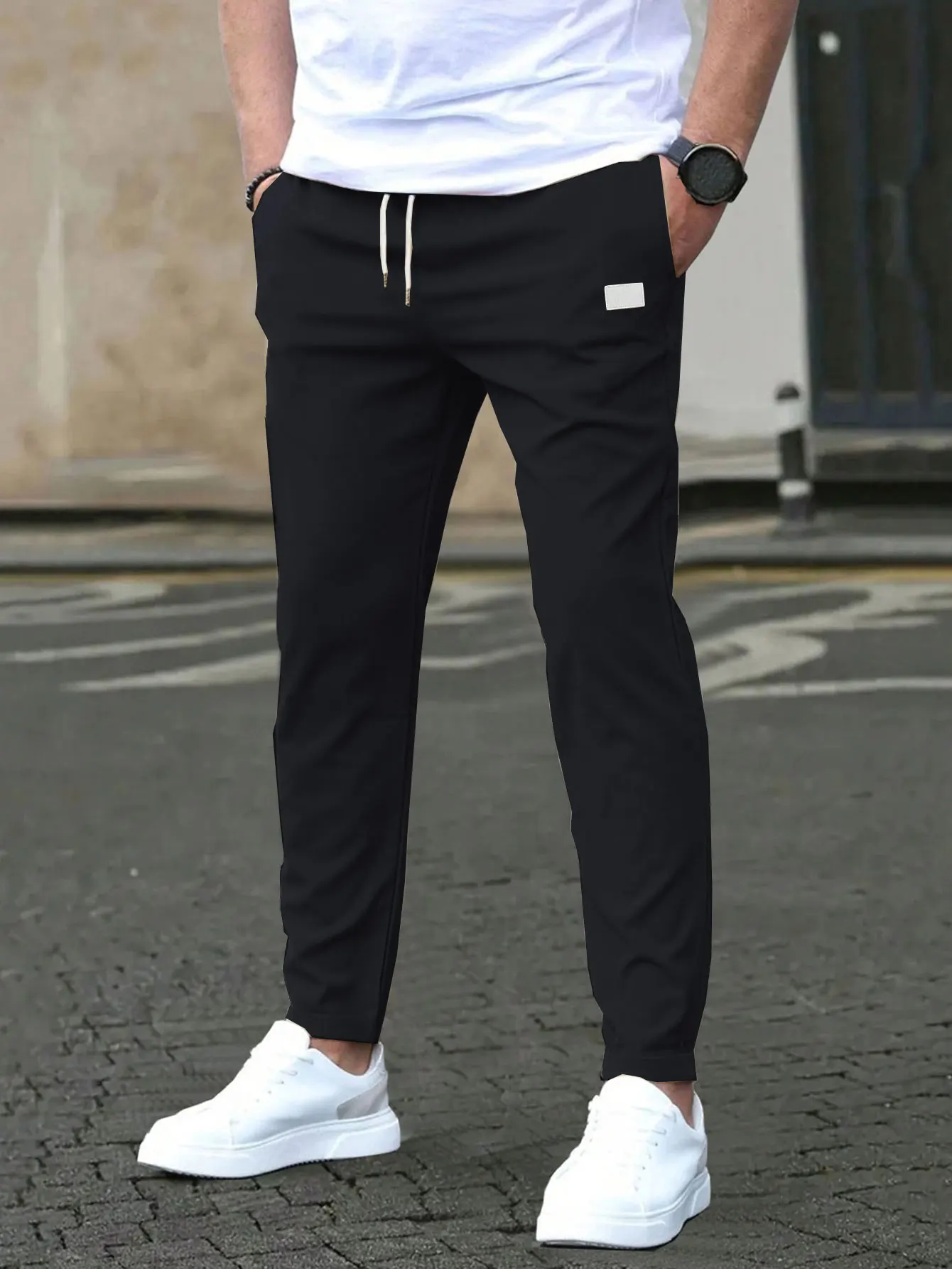 Herren-Hose in Unifarbe mit Kordelzug, normale Passform, lässige Modehose, Kordelzug-Hose, Taschenhose – Detail 2
