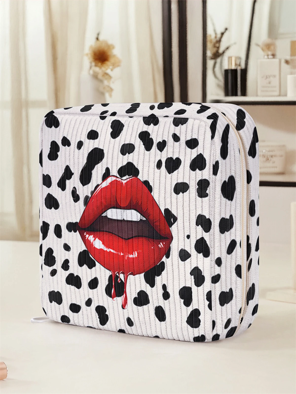 Cartoon printed sanitary napkin storage bag, women's lightweight tissue bag, sanitary tissue bag