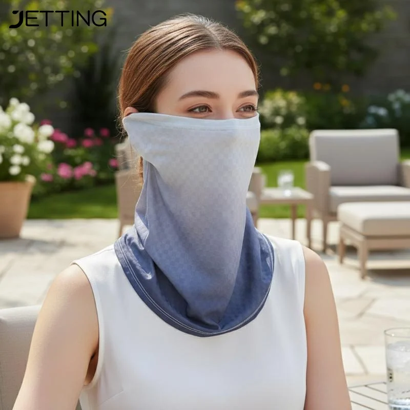 Masque en tissu réutilisable 3 couches porté par une personne, couvrant nez et bouche, protection respiratoire lavable