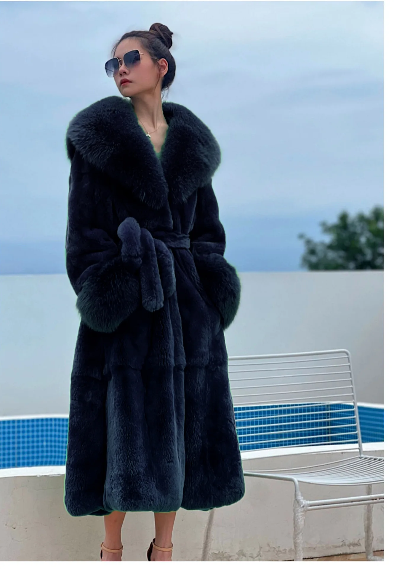 アンティミテ　2024winter fur coat サイズS Woman's Grey 3/4 Section Mink Fur Coat With Dark Grey Fox Trim