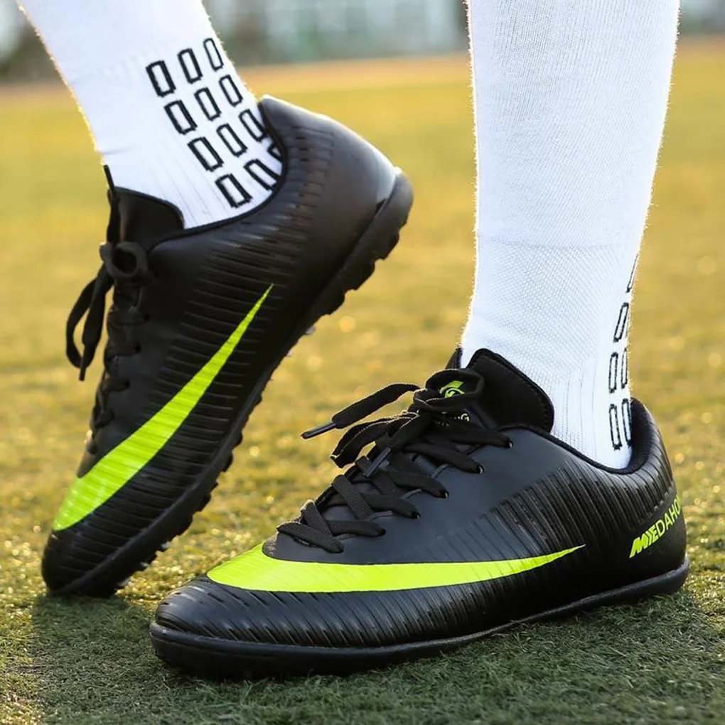 1 Pair Soccer Shoe Football Sneakers Breathable Rubber Washable Convenience Protective Wear-resistance Fine Workmanship
