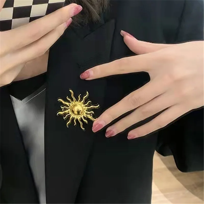 Mode Sonne Geistige Retro Frauen Brosche Pin Sonnenblumen Zubehör Schmuck Für Dame Gold Farbe Broschen Pins Vintage Kleidung Geschenk – Detail 5