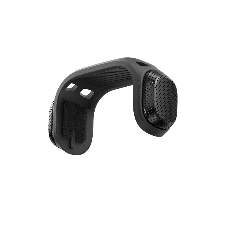 Pare-brise micro Insta360 X5 en gros plan, montrant sa texture et son installation pour une prise de vue 360° silencieuse.