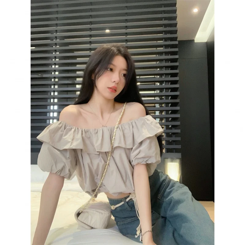 

Versatile short sleeved one line collar short shirt