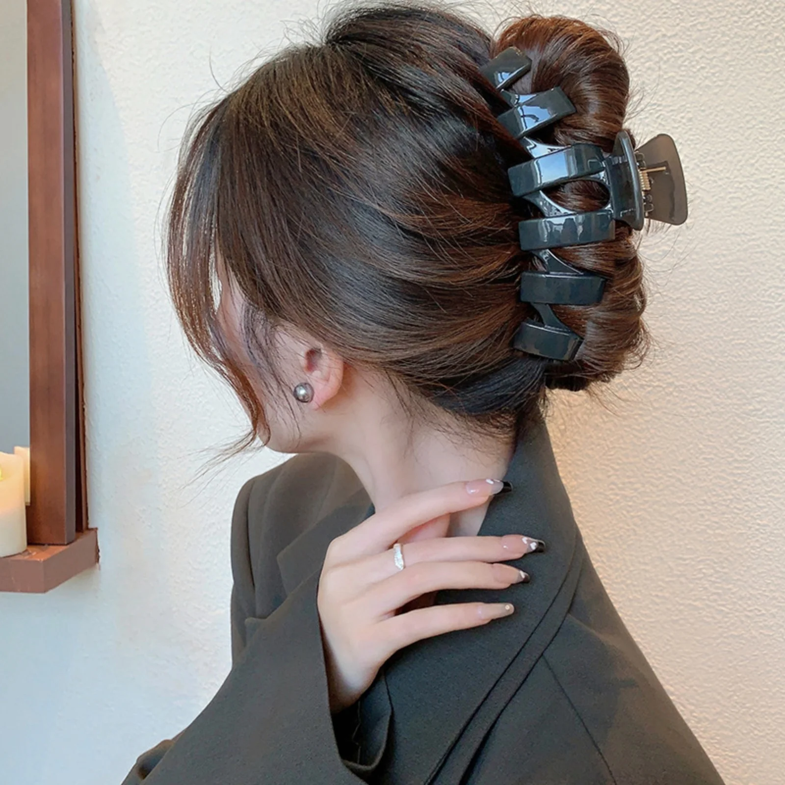 1PC Women's Hair Claws: Chic Black, White & Brown Designs, Strong Hold for All Hair Types, Great for Any Hairstyle