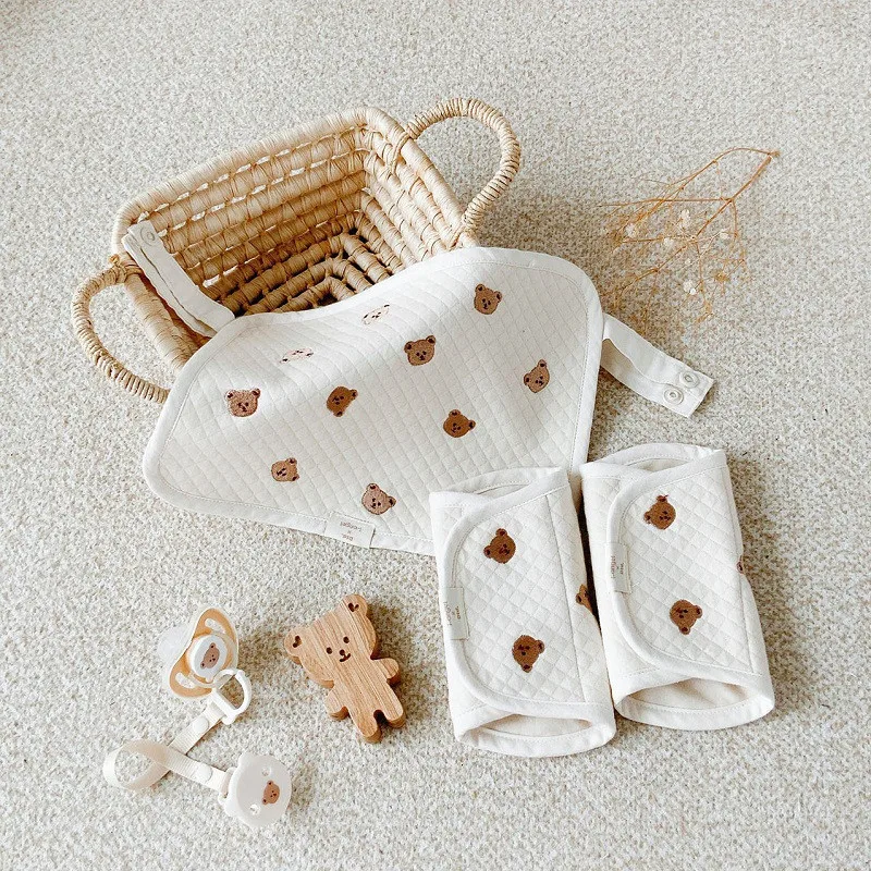 Set de baberos impermeables y paños de muselina para bebés_voghion.com