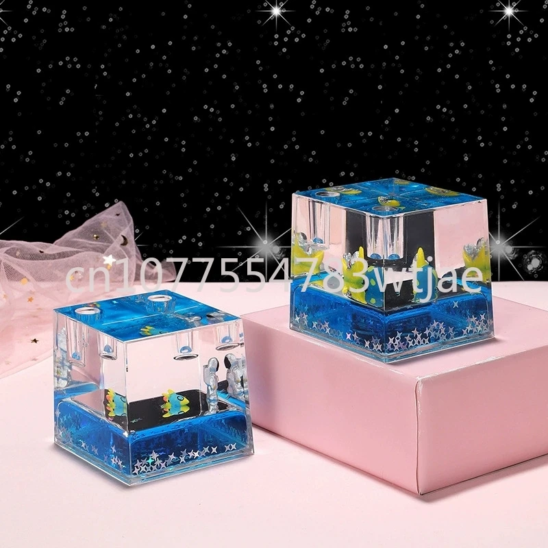 

Creative astronaut quicksand floating pen holder, minimalist starry sky pen holder, girl gift,