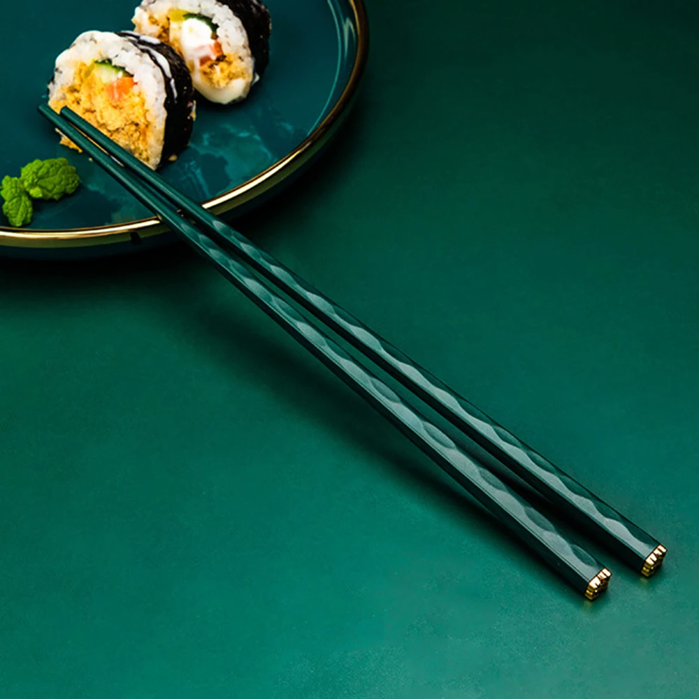Acheter Baguettes japonaises chinoises noires, 5 paires, bâtonnets à Sushi  en alliage réutilisables, ensemble de baguettes coréennes, vaisselle de  cuisine saine