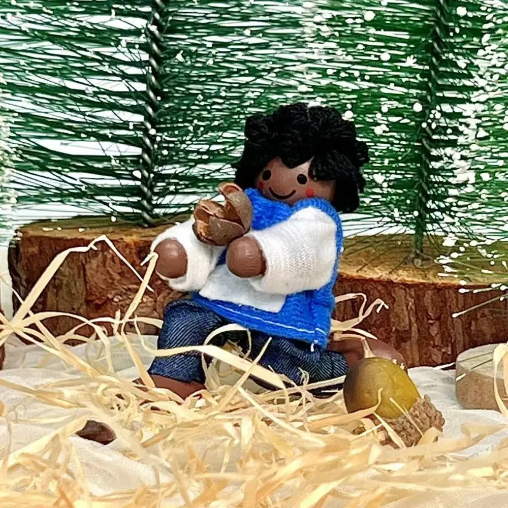 8pcs/set Simulation Wooden Furniture Miniature Story-telling Figures Mini Wood Family Miniature People Characters