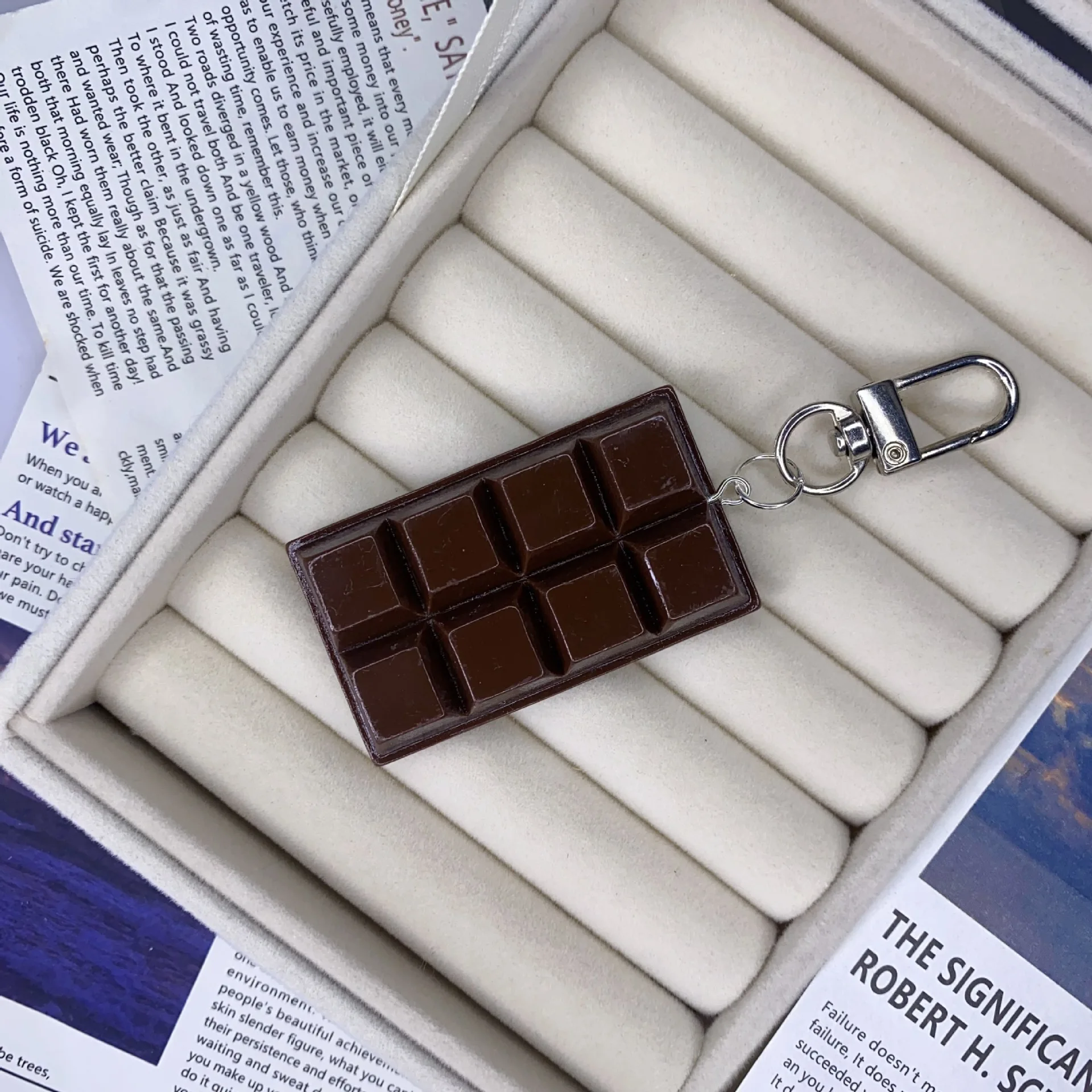 Hyperrealistic Chocolate Keychain - Non-Edible Dessert Pendant for Her, Dual-Tone Car Purse Charm & Desk Decor Sweet Theme Gift