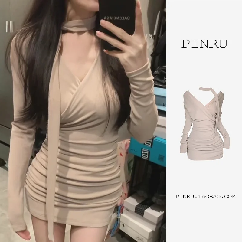 미니원피스 가을의 여성 BF 스타일, 미니멀리스트 드레스와 하이 웨이스트 레저로 8 순수한 욕망 스타일 섹시한 Miumiu 가방 엉덩이 짧은 원피스 여성 의류 봄과 가을 슬림 핏 내복 짧은 치마 자루 아첨하는 그림 원피스