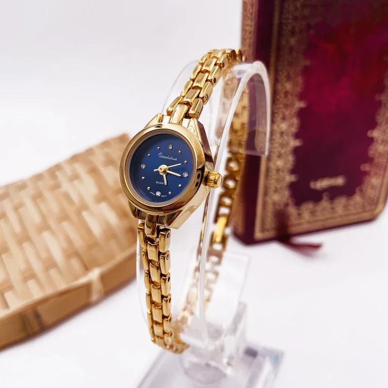 

Gem Flower Small Gold Watch Small and Retro Gold Plated Bracelet Strap Watch Women's Quartz Watch