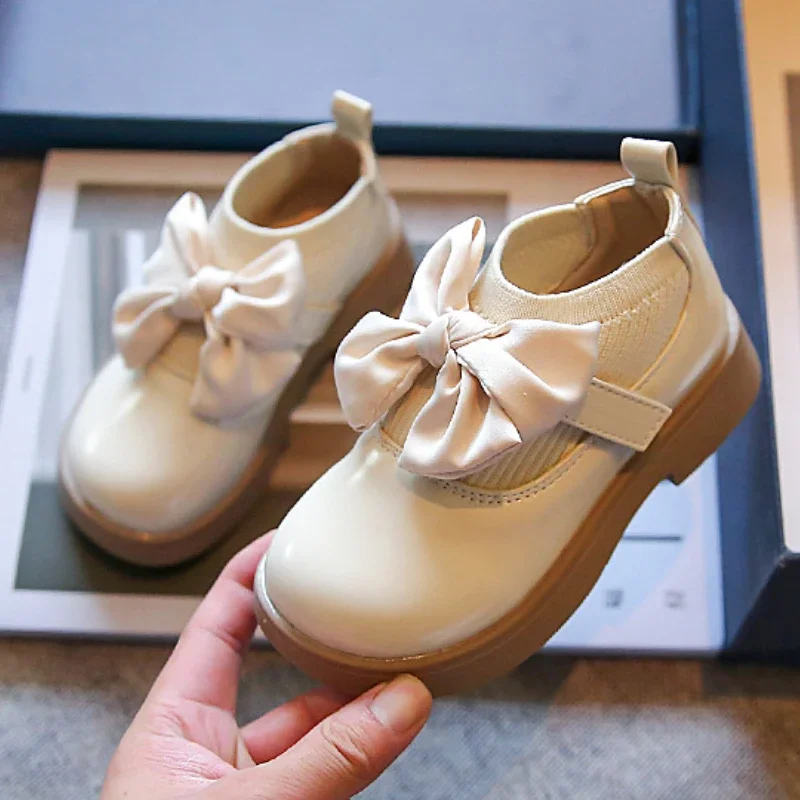 

2023 Autumn Winter Girls Shoes Princess Thick Soled Single Shoes Children Leather Shoes Fashion Elegant Kids Bowknot Socks Shoes