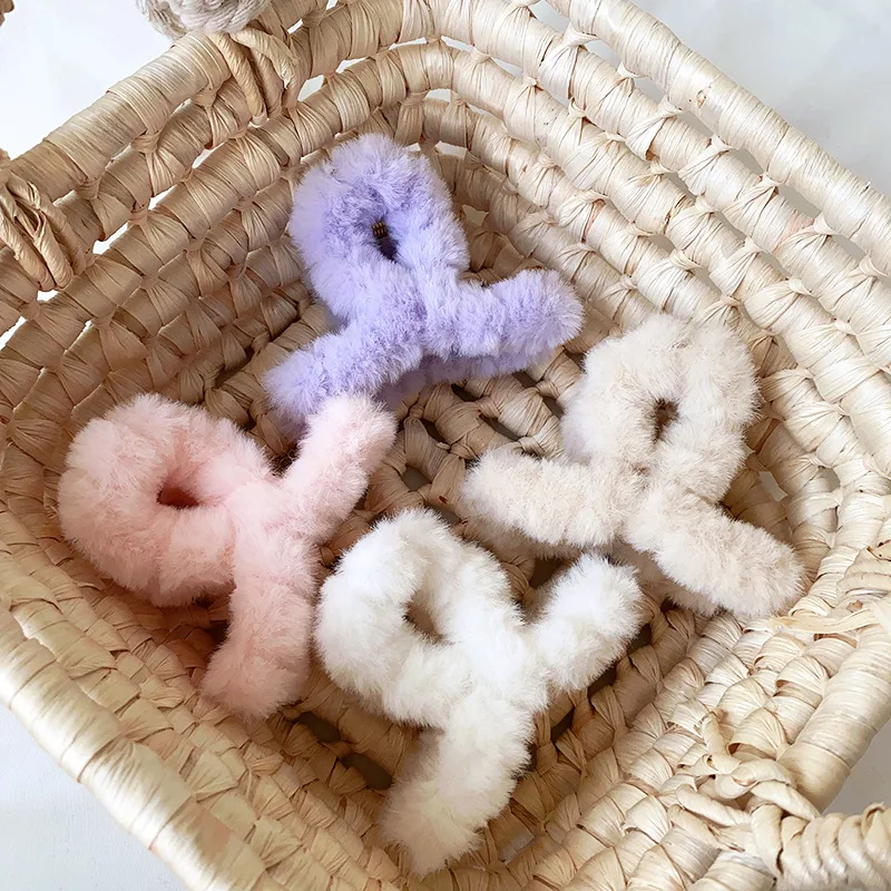 2023 Winter Plüsch Krabben Haars pange für Frauen kleine Haars pange Mädchen Wolle rosa Klaue Clip Dame mittelschwarze Haarnadel Accessoires – Detail 3