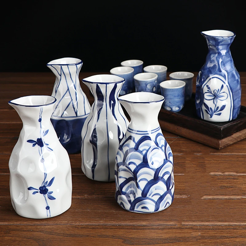 

Ceramic Wine Bottle Creative Porcelain Flagon Japanese Blue and White Porcelain Clay Sake Jug Liquor White Wine Dispenser