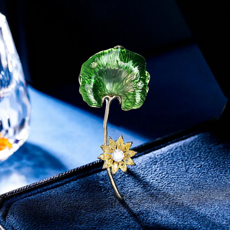 

New Niche Style Suit Jacket Accessories With Anti Stray Corsage And Retro Style High-End Oil Dripping Ginkgo Leaf Brooch
