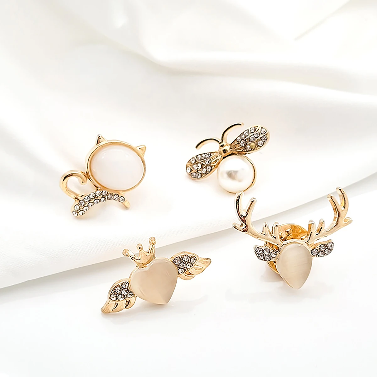 Fashion Brooch Flower Bow Brooches for Women Sweater Coat Clothing Accessories Metal Anti-glare Lapel Pin Fixed Clot