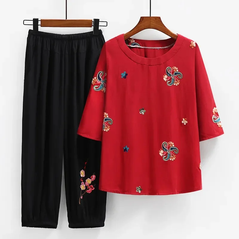 2024 Summer New Middle-aged Elderly Women's Ethnic Style Embroidery Three Quarter Sleeve T-shirt Set, Mother's Western-style Top