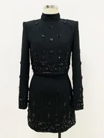 طقم بدلة نسائية عالية في الشارع ، حامل ، قمم قصيرة بسحاب ، تنورة صغيرة ، أحدث المصممين ، ثانية/ثانية ، 2 صيحات ، صيحات 1