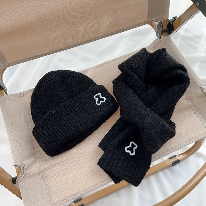 Korean version of the children's hat scarf 2-piece set of boys and girls solid color embroidered bear suit baby autumn and winte