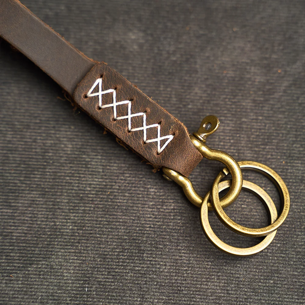 Genuine Leather High-End Luxury Keychain Women Men Brown Buckle Car Key Ring Chain Holder Jewelry Gift Cowhide Key Buckle